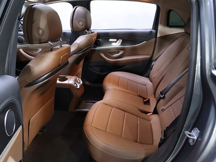 Mercedes-Benz E Class 2018 image de voiture #17