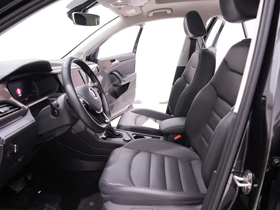 Volkswagen Tharu 2020 car image #17
