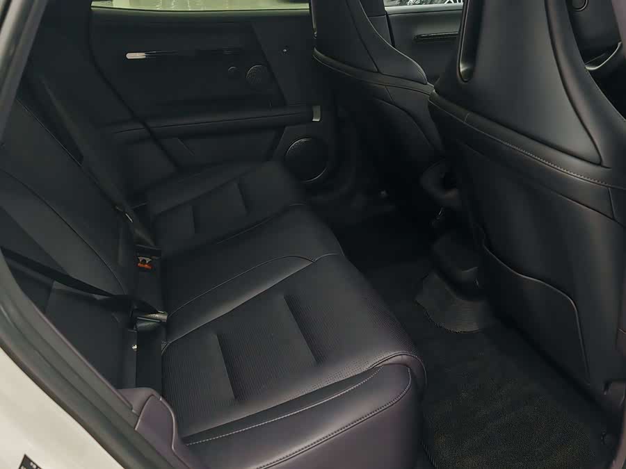 Avatr 06 2025 car image #17