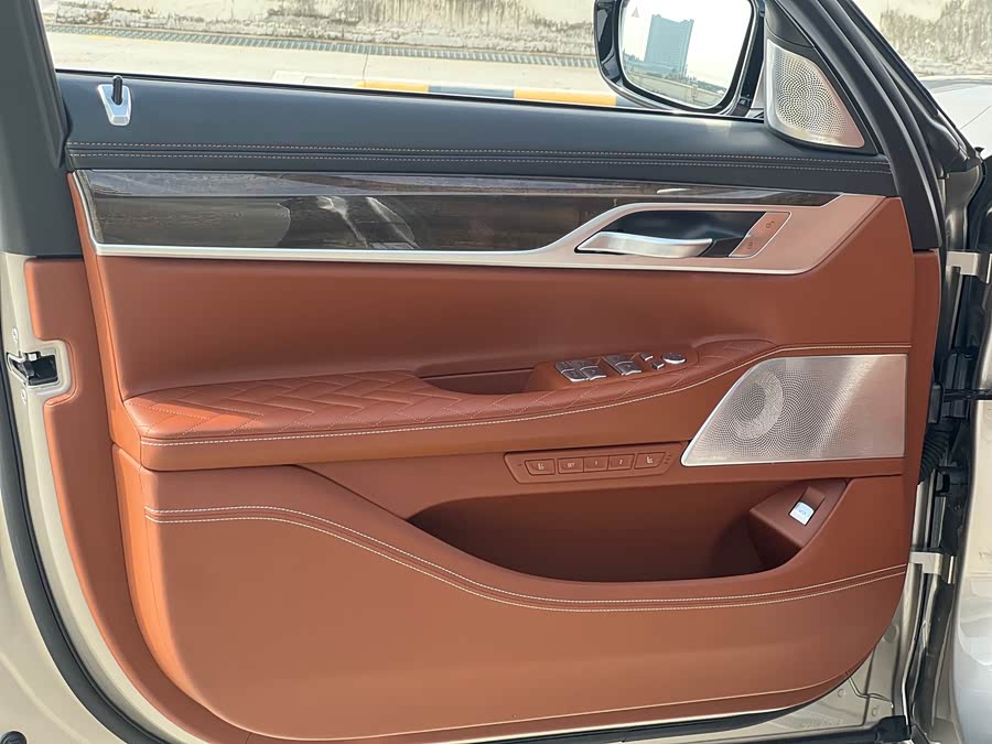 BMW 7 Series 2021 car image #17