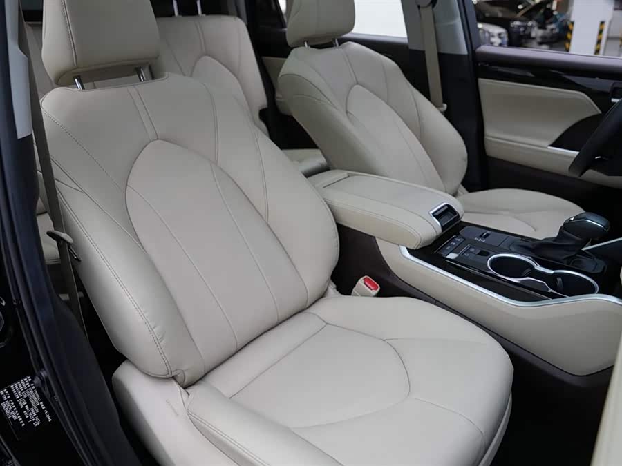 Toyota Highlander 2022 car image #17
