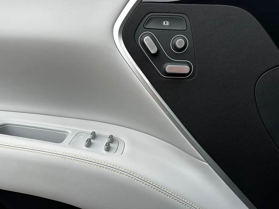 Avatr 11 2023 car image #17