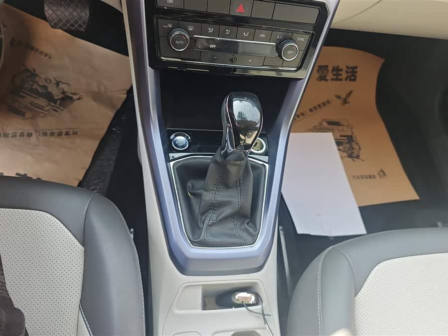 Volkswagen T-Cross 2019 car image #17