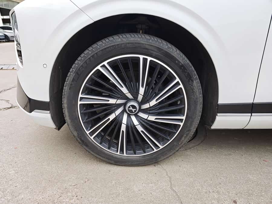 Xpeng G9 2023 صورة سيارة #17