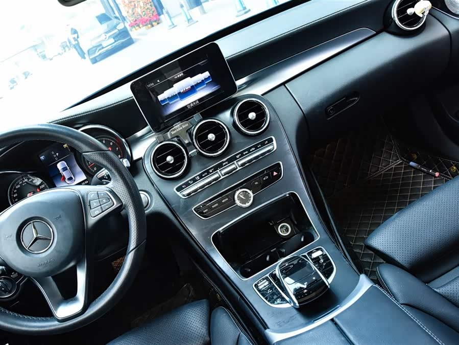 Mercedes-Benz C Class 2018 car image #17