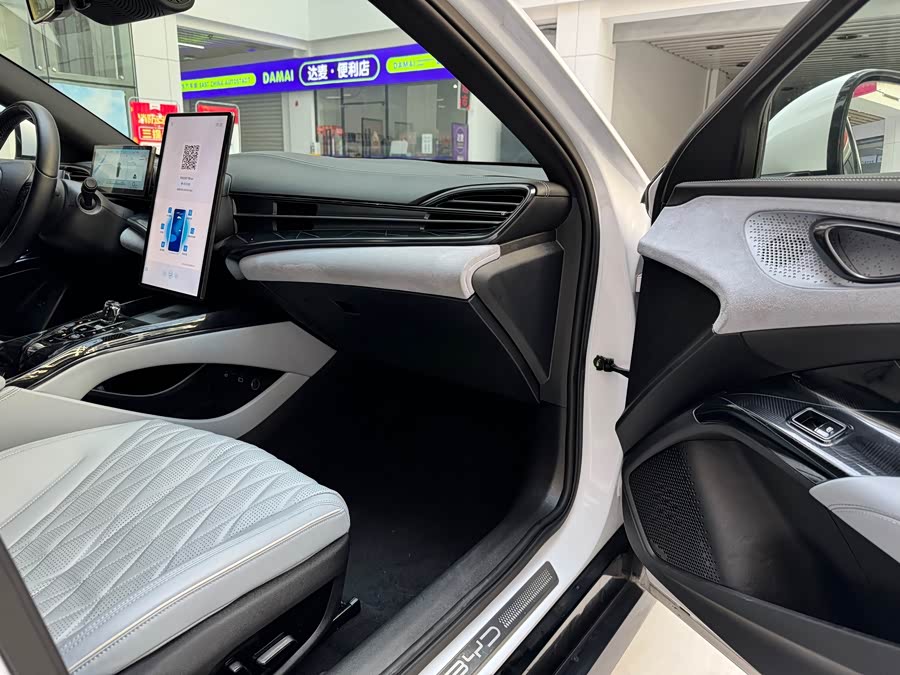 BYD Seal 2023 immagine di auto #17