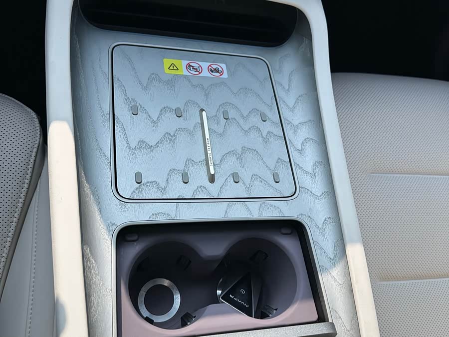 Avatr 12 2024 #17 Avatr 12 2024 car image #17