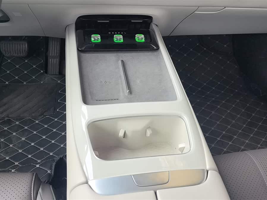 Deepal L07 2024 изображение автомобиля #17