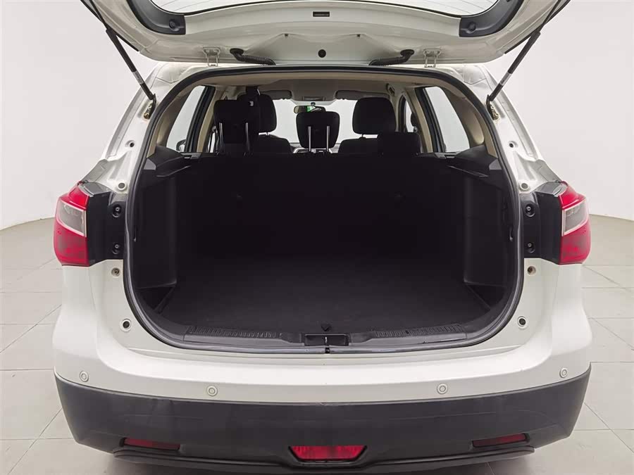 Suzuki S-Cross 2014 صورة سيارة #17