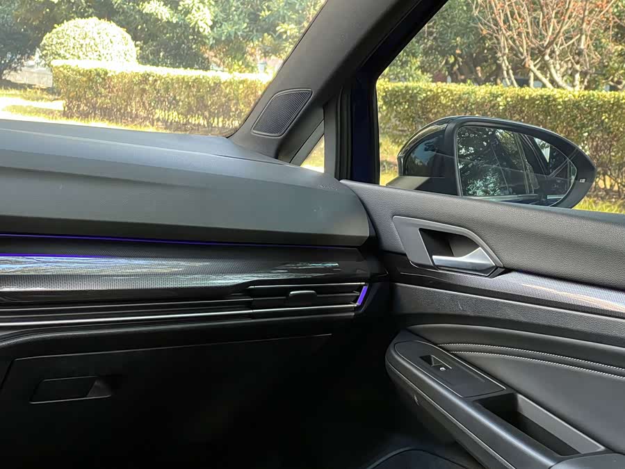 Volkswagen Golf 2023 car image #17