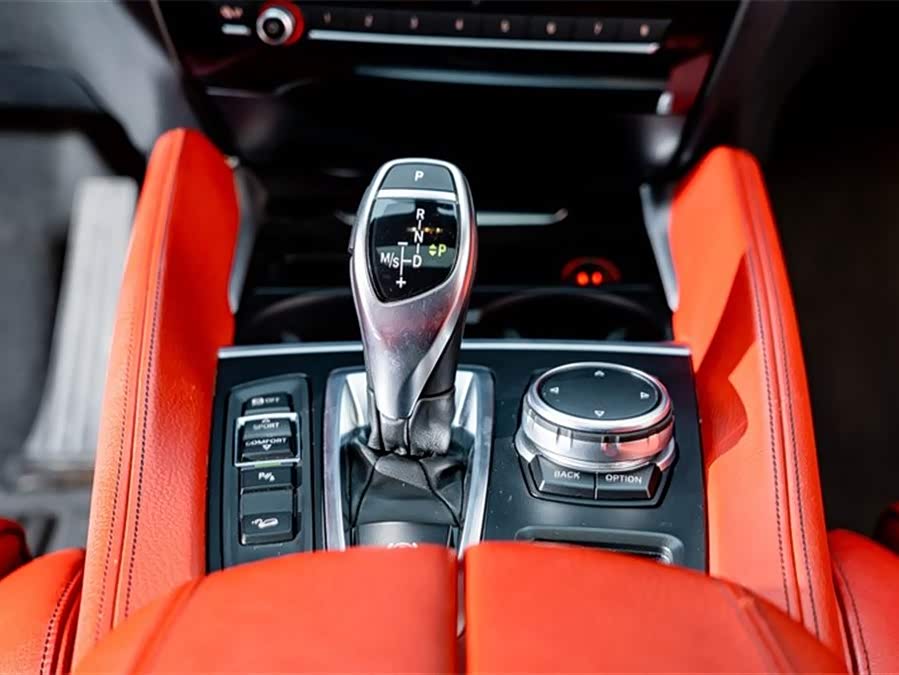 BMW X6 2019 immagine di auto #17