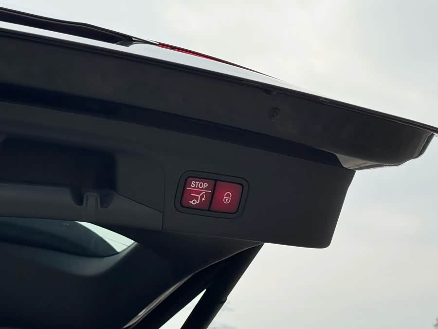 Mercedes-Benz GLE Class 2022 car image #17