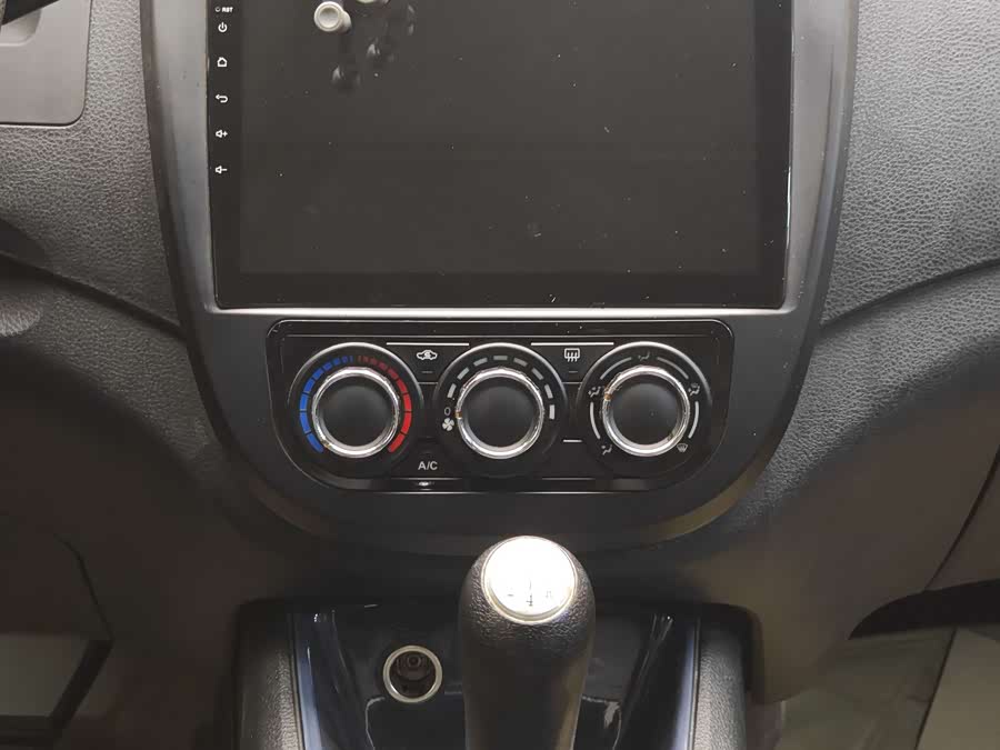 Forthing JOYEAR X5 2011 car image #17