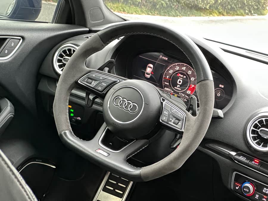 Audi RS 3 2018 immagine di auto #17