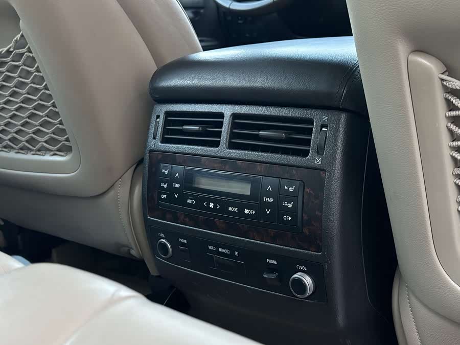 Toyota Land Cruiser 2011 immagine di auto #17