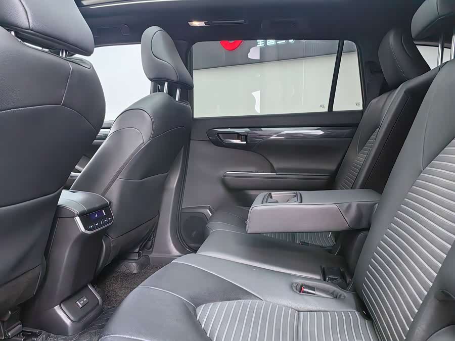 Toyota Crown Kluger 2022 car image #17