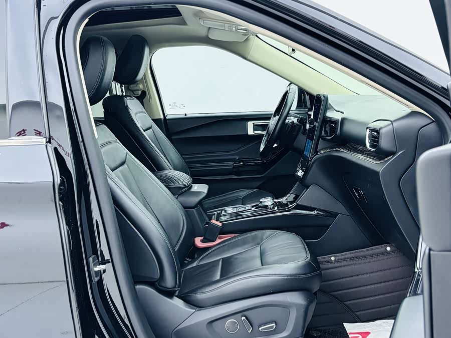 Ford Explorer 2021 car image #17