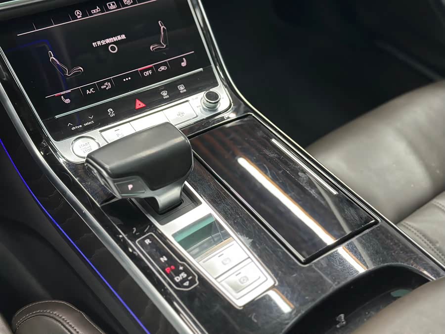 Audi A8 2019 imagem de carro #17