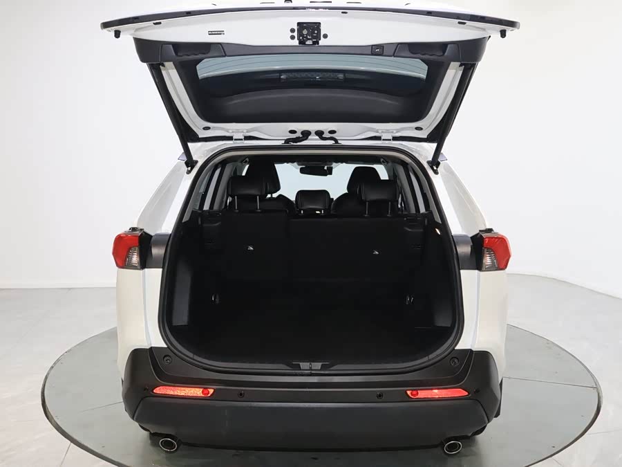 Toyota RAV4 2024 car image #17