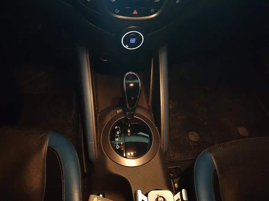 Hyundai Veloster 2015 car image #17