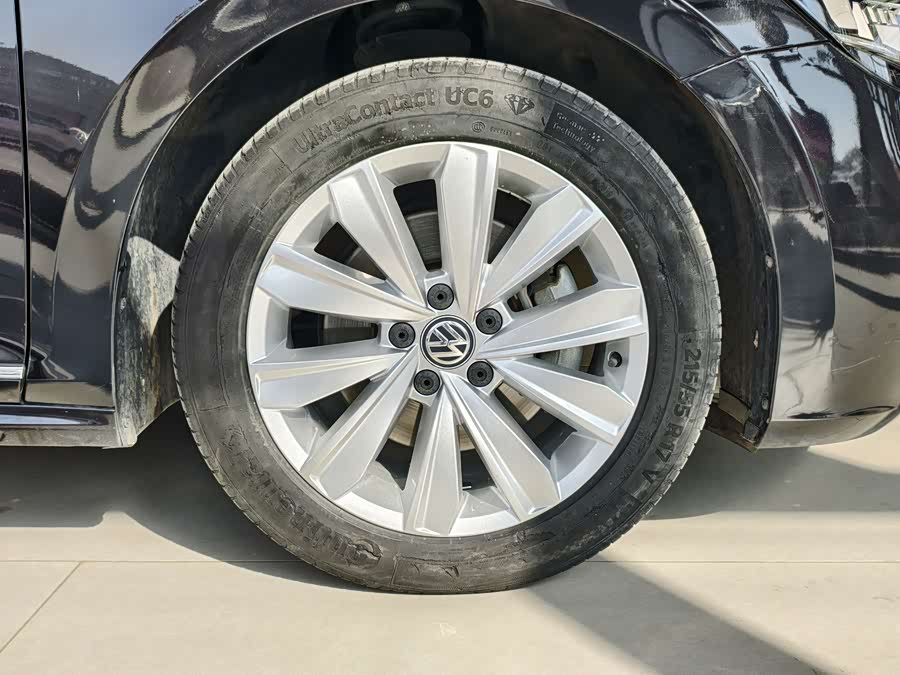 Volkswagen Passat 2019 car image #17