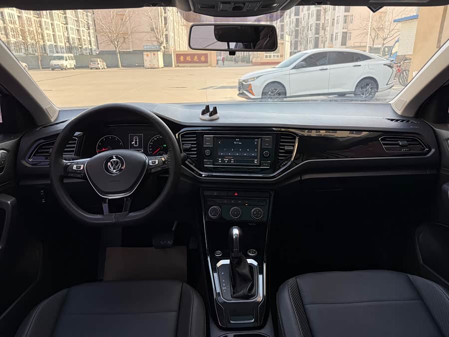 Volkswagen T-Roc 2018 #17 Volkswagen T-Roc 2018 car image #17