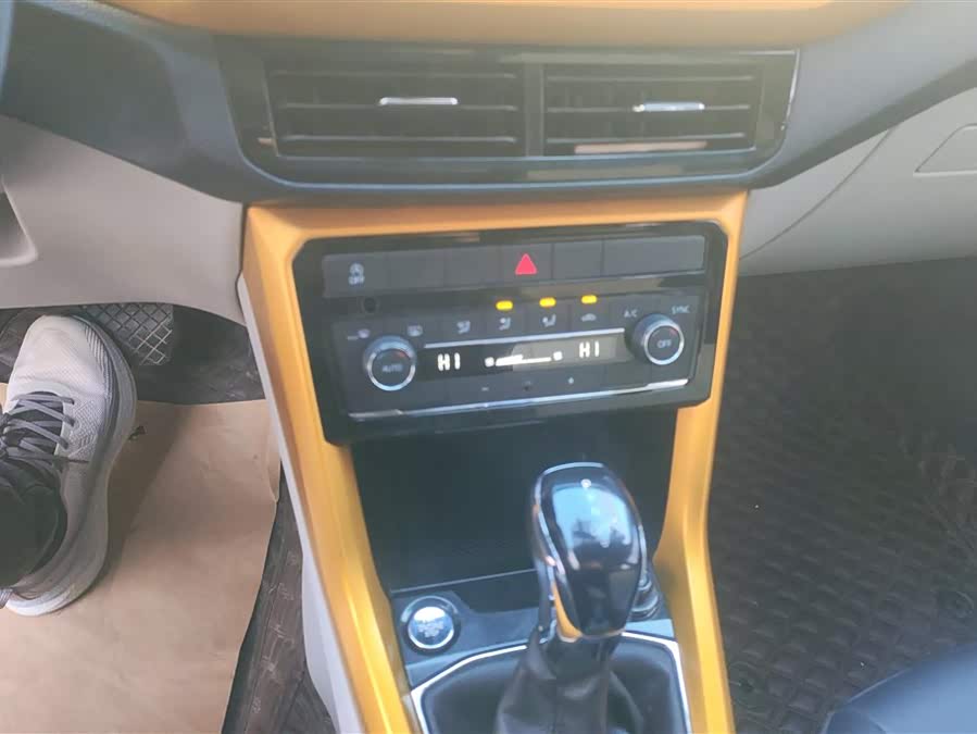 Volkswagen T-Cross 2019 car image #17