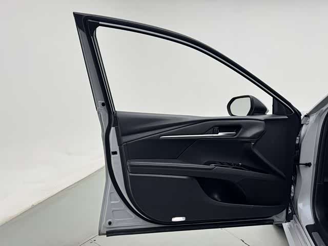 Toyota Camry 2024 immagine di auto #17