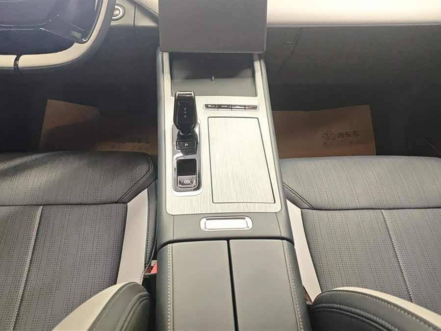 GEELY Boyue L 2025 car image #17