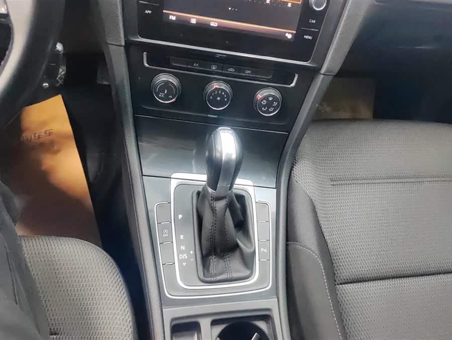 Volkswagen Golf (Imported) 2019 image de voiture #17