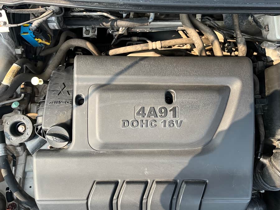 Soueast V5 Lingzhi 2015 car image #17