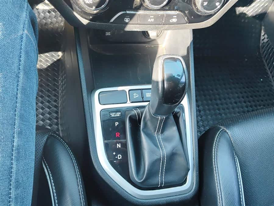 Hyundai ix25 2018 car image #17