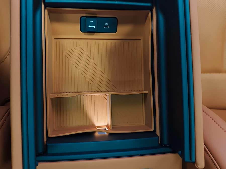 Li L9 2025 image de voiture #17