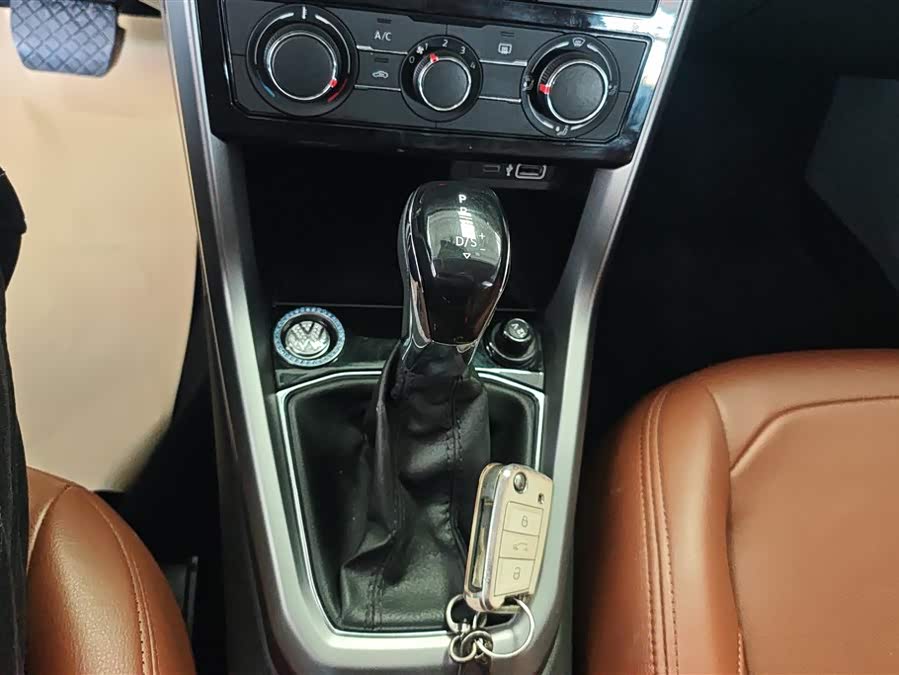 Volkswagen T-Cross 2021 immagine di auto #17