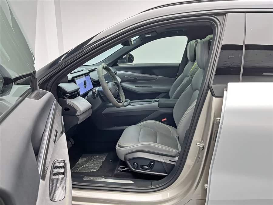Lynk & Co 08 EM-P 2024 car image #17