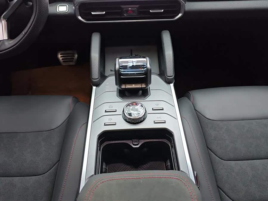 Jetour Traveller 2023 car image #17