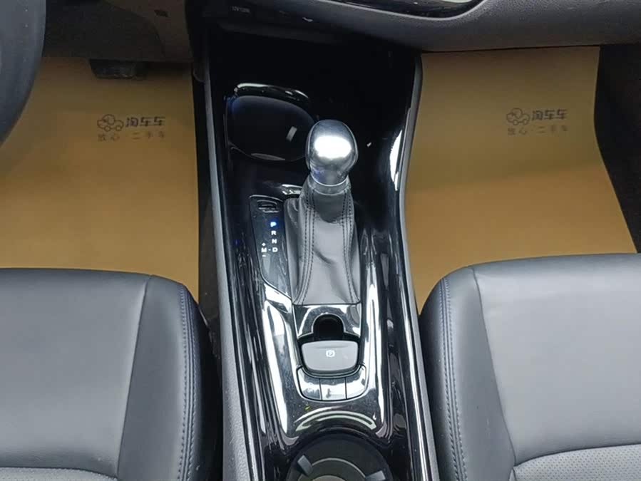 Toyota C-HR 2022 car image #17