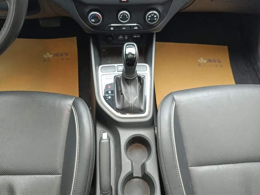 Hyundai ix25 2016 car image #17