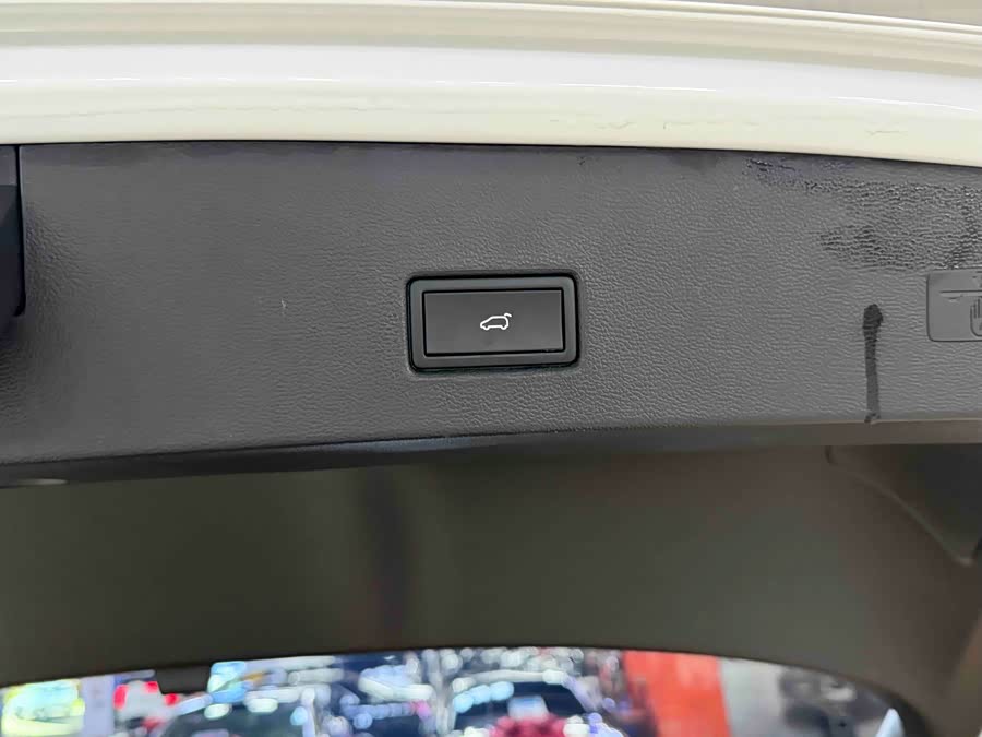 Volkswagen T-Roc 2024 car image #17