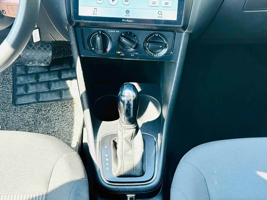 Volkswagen Polo 2018 immagine di auto #17