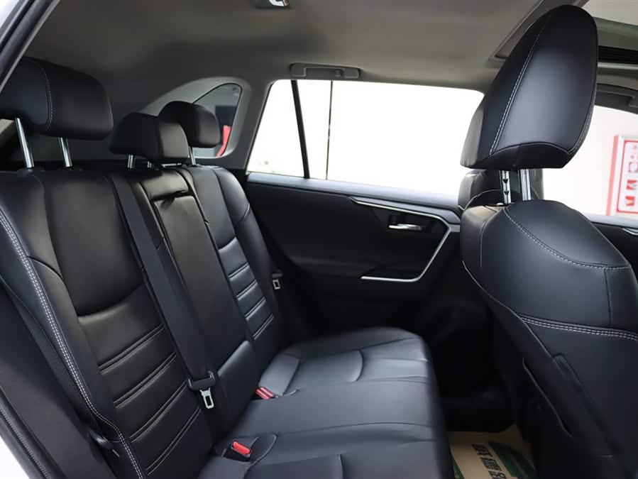 Toyota RAV4 2020 car image #17