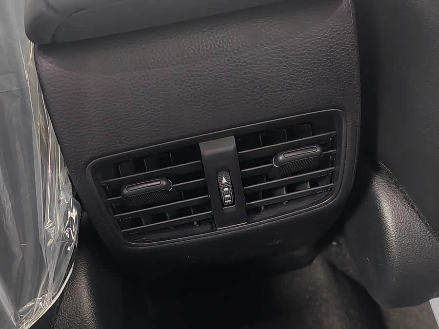 Toyota Corolla Cross car image #17
