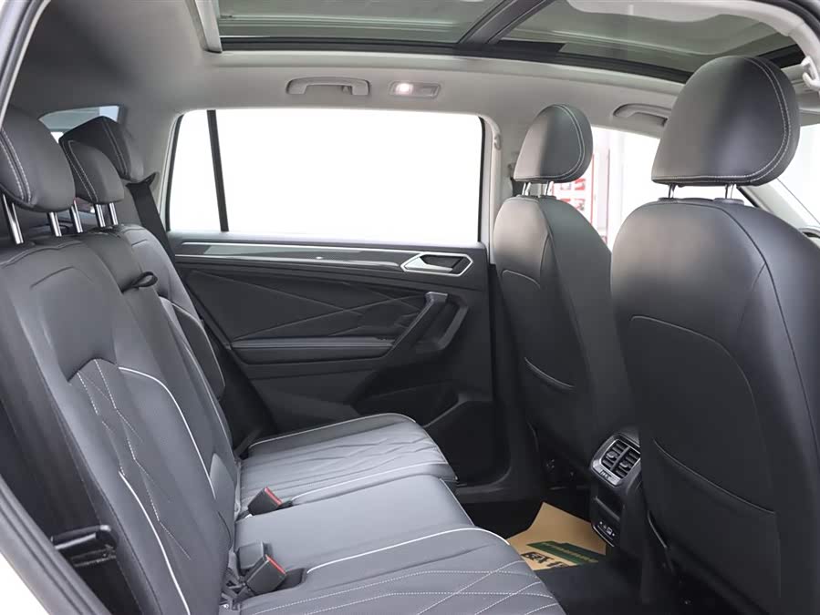 Volkswagen Tiguan L 2021 car image #17