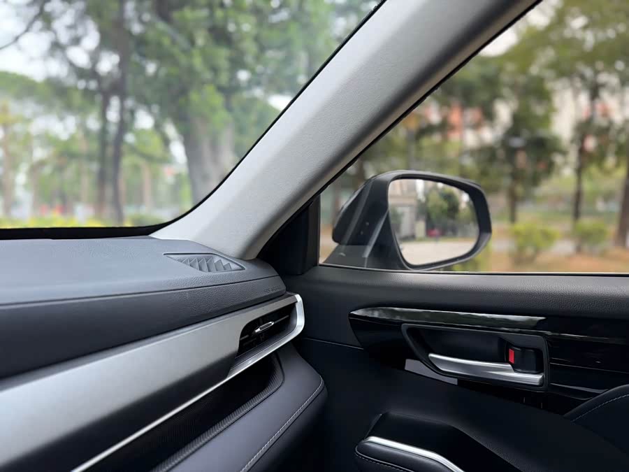 Toyota Highlander 2023 car image #17