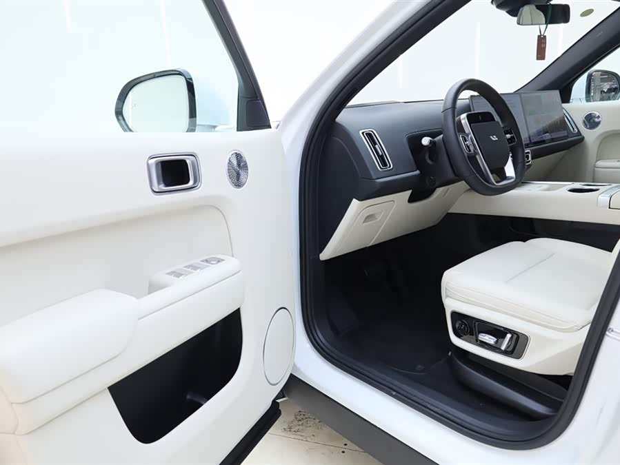 Li L7 2025 صورة سيارة #17