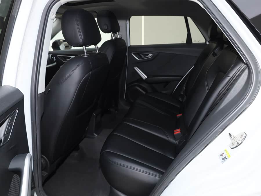 Audi Q2L 2021 car image #17