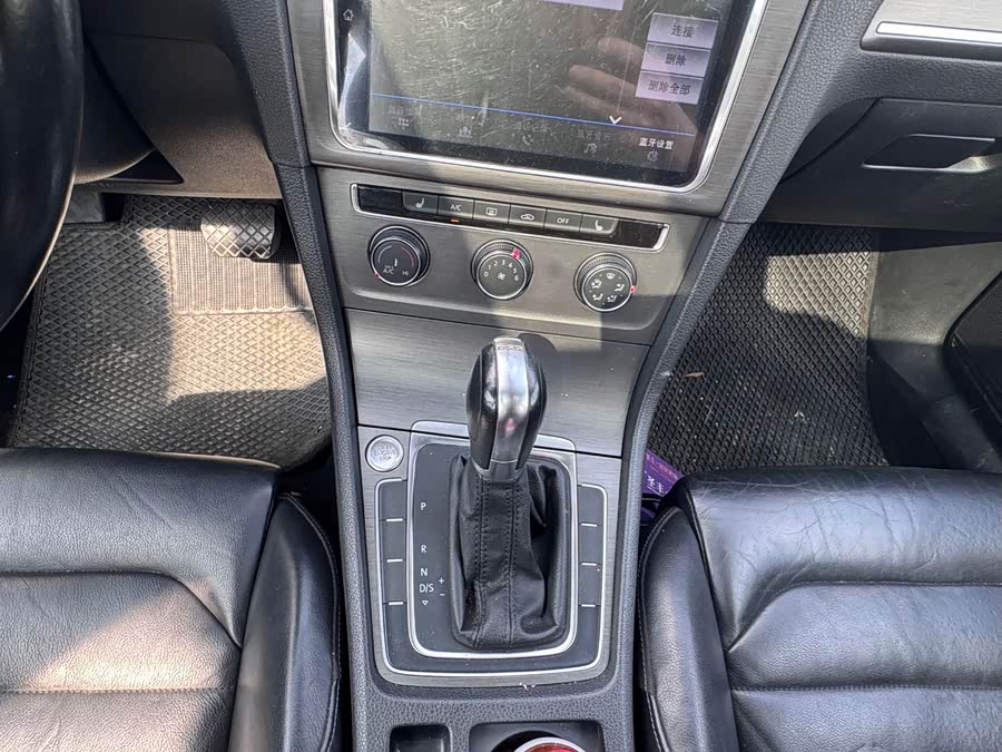 Volkswagen Golf 2016 car image #17