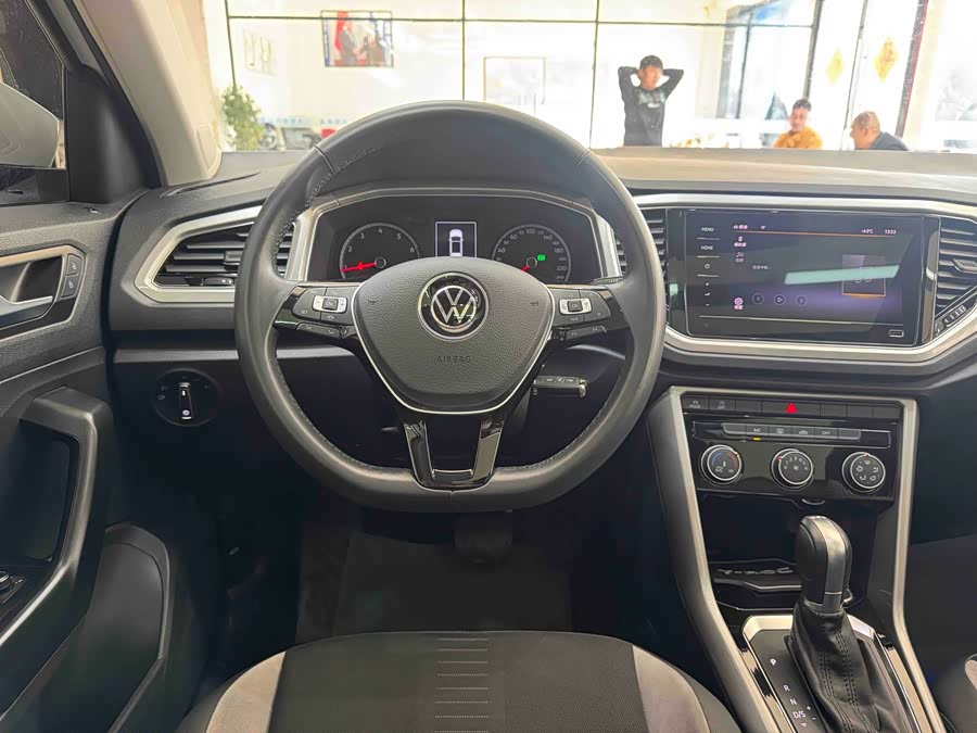 Volkswagen T-Roc 2021 car image #17