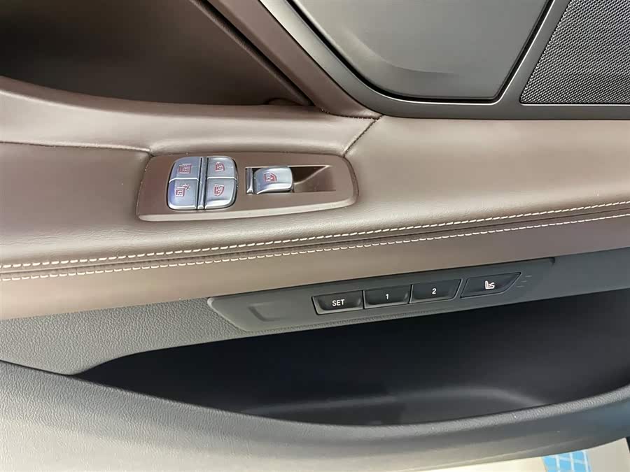 BMW 7 Series 2021 car image #17