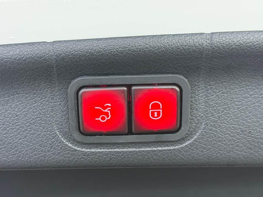 Mercedes-Benz C Class 2023 car image #17